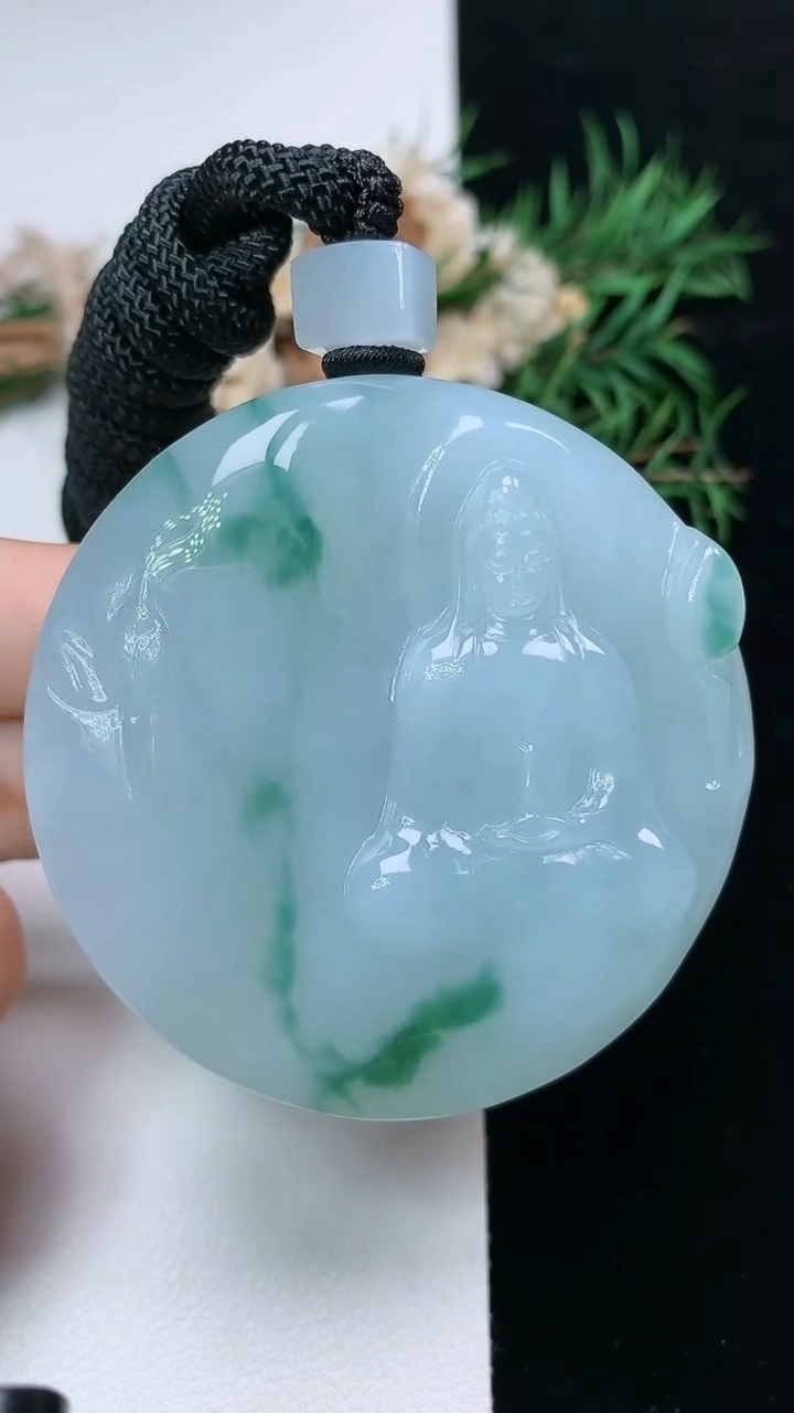 天然A货翡翠飘花素衣观音吊坠，尺寸53.7-12.9，重量:87.56g
3月28日