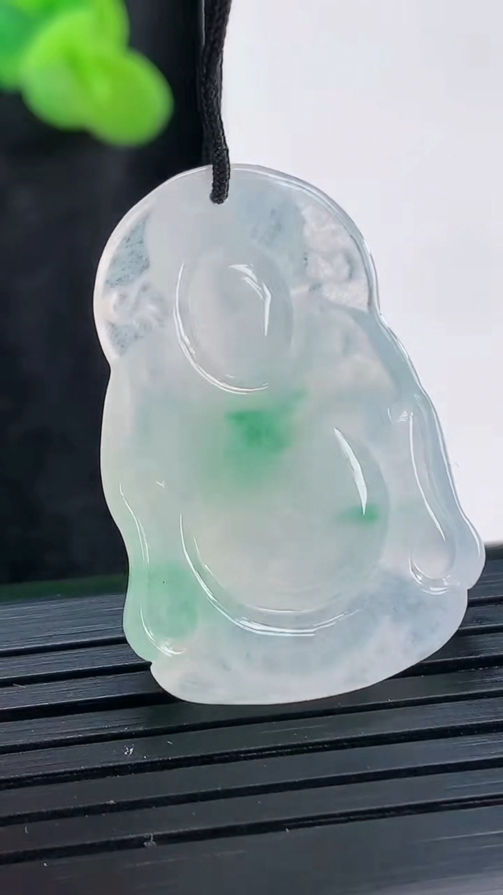 天然A货翡翠财神爷吊坠，尺寸32.5-22.5-6重量:7.57g
3月29日