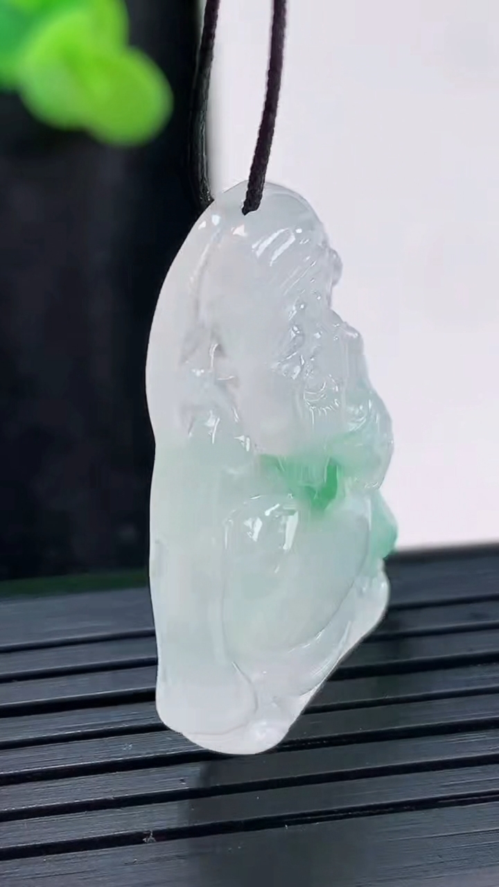 天然A货翡翠财神爷吊坠，尺寸32.5-22.5-6重量:7.57g
3月29日