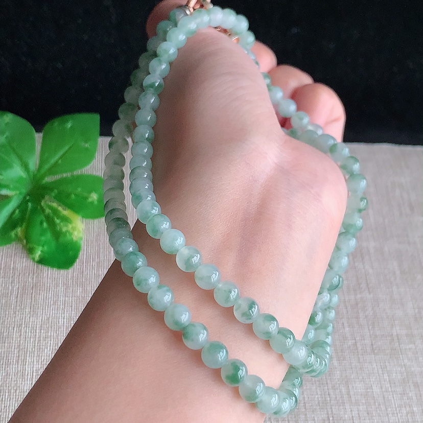 天然A货翡翠飘花圆珠项链毛衣链108颗 
尺寸6mm 重量43.20g 0328