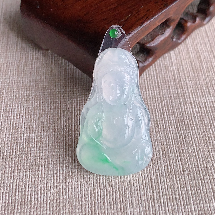 天然A货翡翠飘绿观音镶嵌件 
尺寸34.8-21-4.2mm 重量6.40g 0328