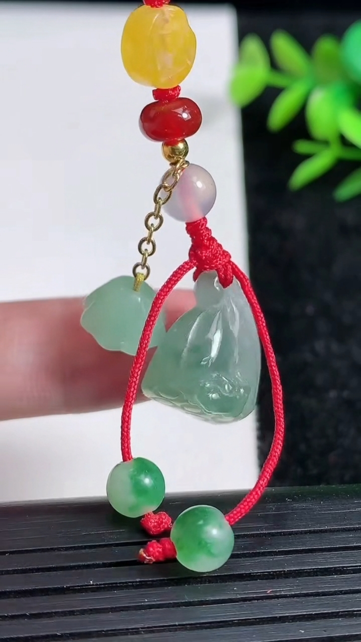 天然A货翡翠莲蓬吊坠，尺寸20.2-15.1-11，重:4.61g
3月29日