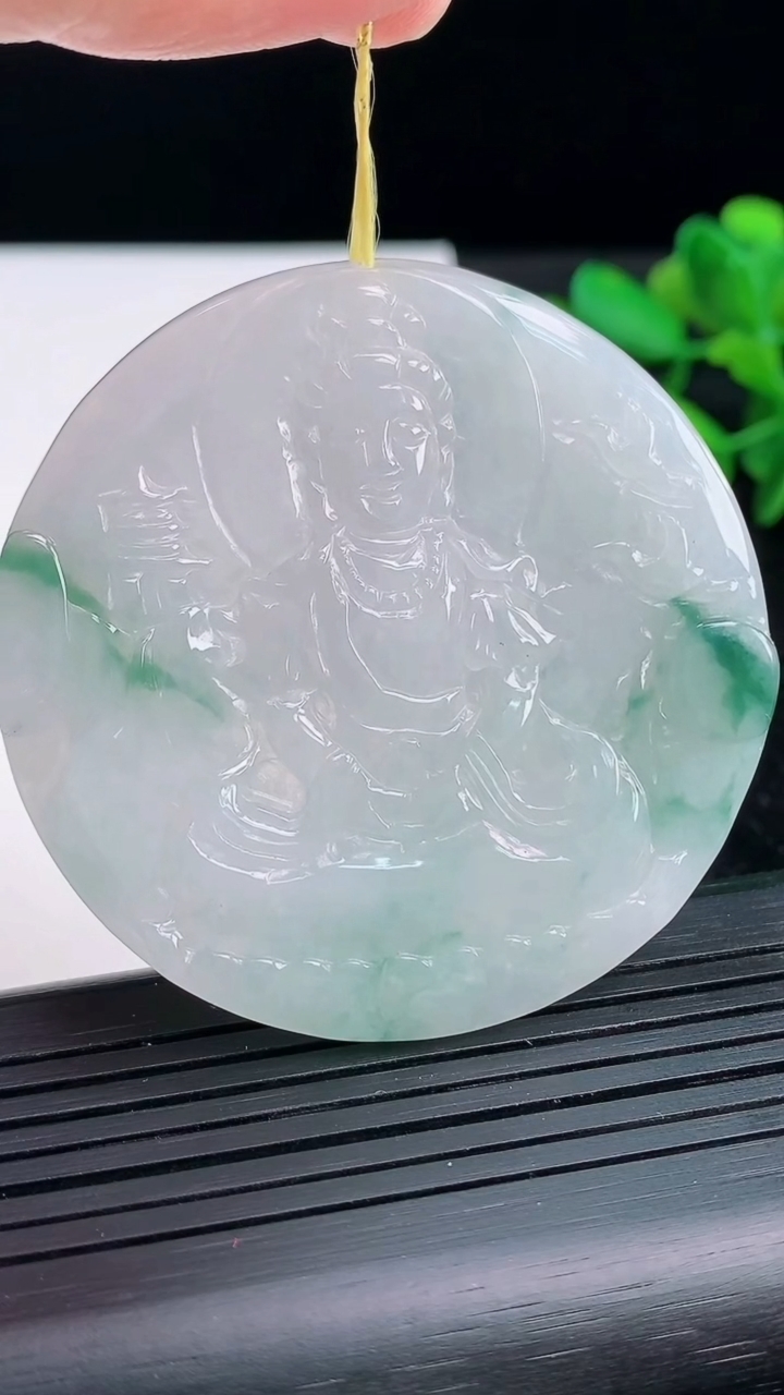 天然A货翡翠飘花观音菩萨吊坠，尺寸54-4.2重量:27.48g
3月29日