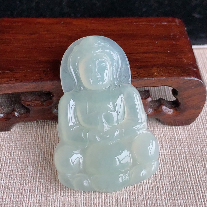 天然A货翡翠晴水正装观音吊坠 
尺寸53-35.5-5.4mm 重量16.15g 0328