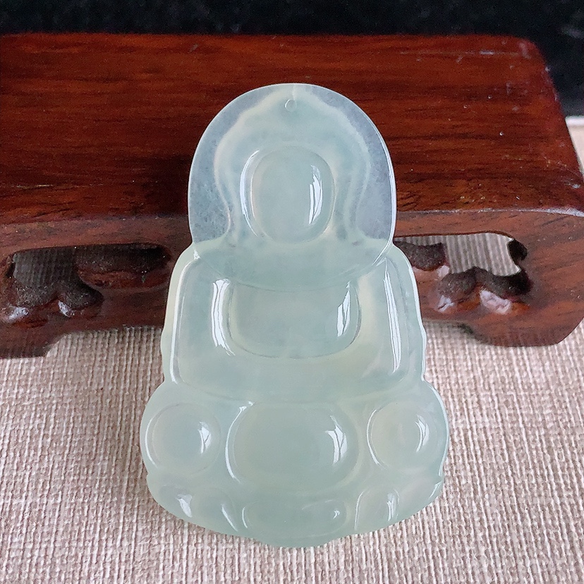 天然A货翡翠晴水正装观音吊坠 
尺寸53-35.5-5.4mm 重量16.15g 0328