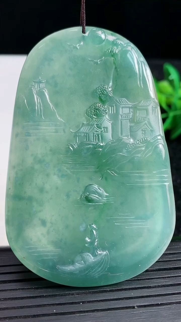 天然A货翡翠山水牌吊坠，尺寸71.6-46.5-6.2，重:44.48g
3月29日