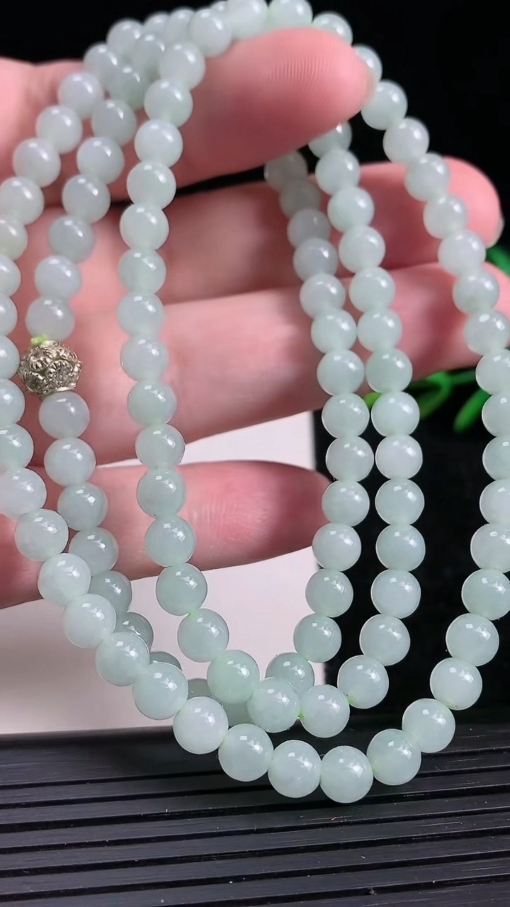 天然A货翡翠圆珠项链，尺寸5.8-116颗，重:39.69g
3月29日