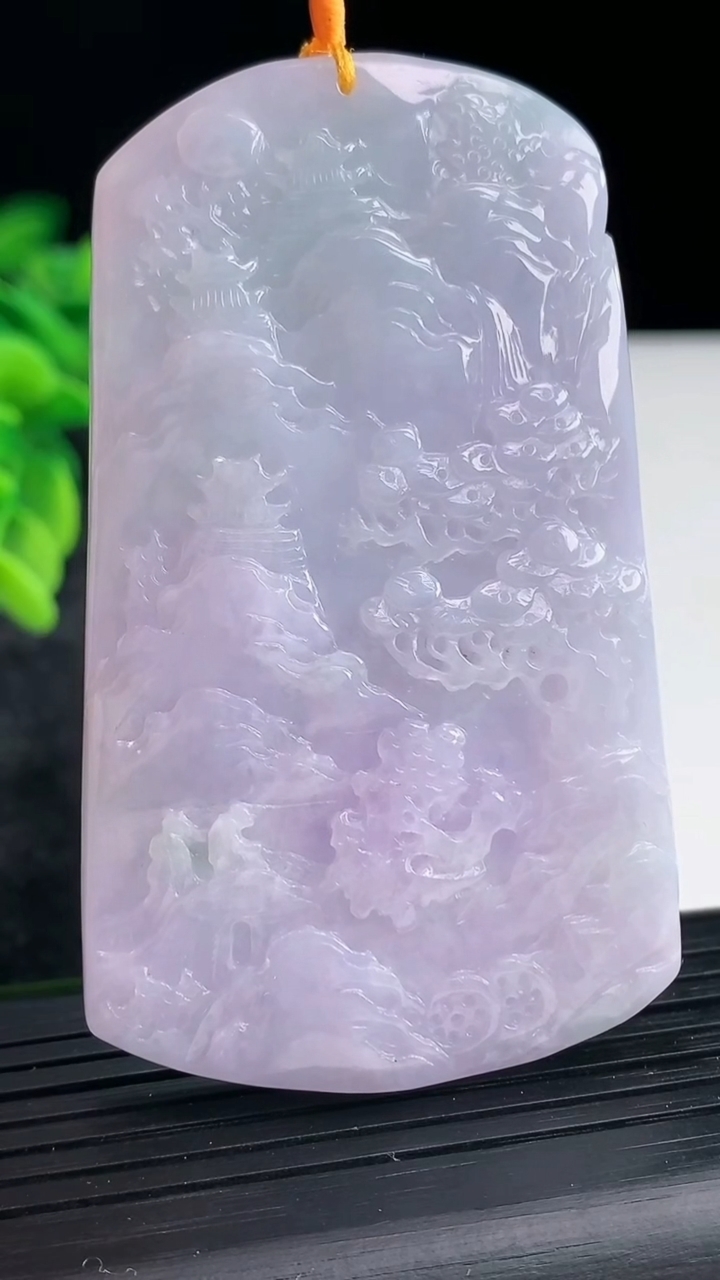 天然A货翡翠牌吊坠，尺寸71-42.5-9重量:59.33g
3月29日