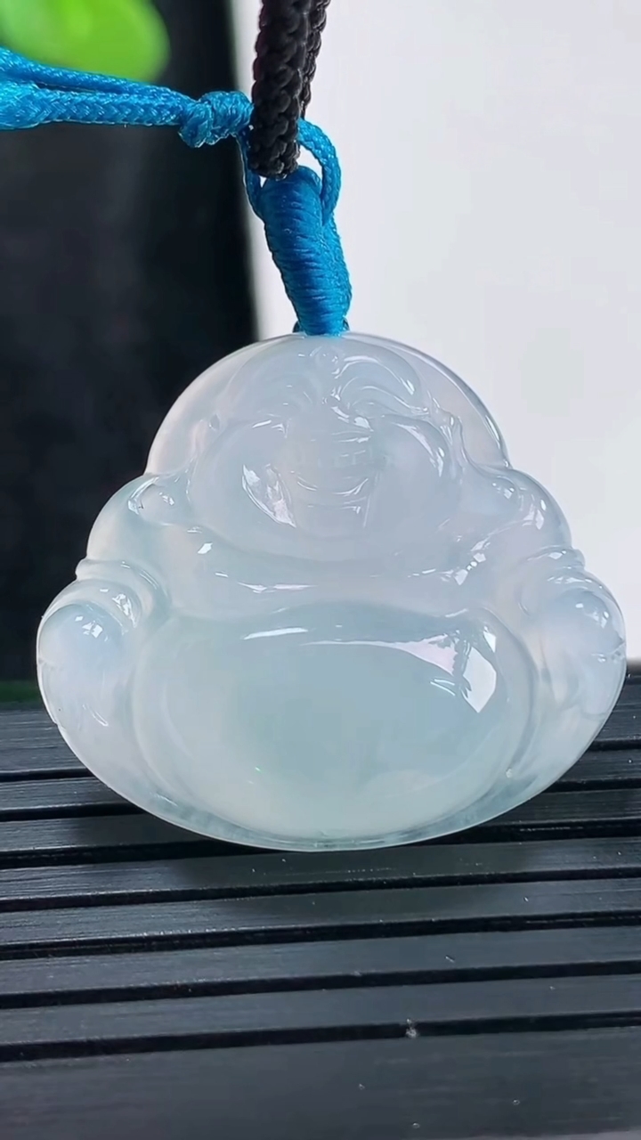 天然A货翡翠佛公吊坠，尺寸23.5-27-5.8重量:5.82g
3月29日