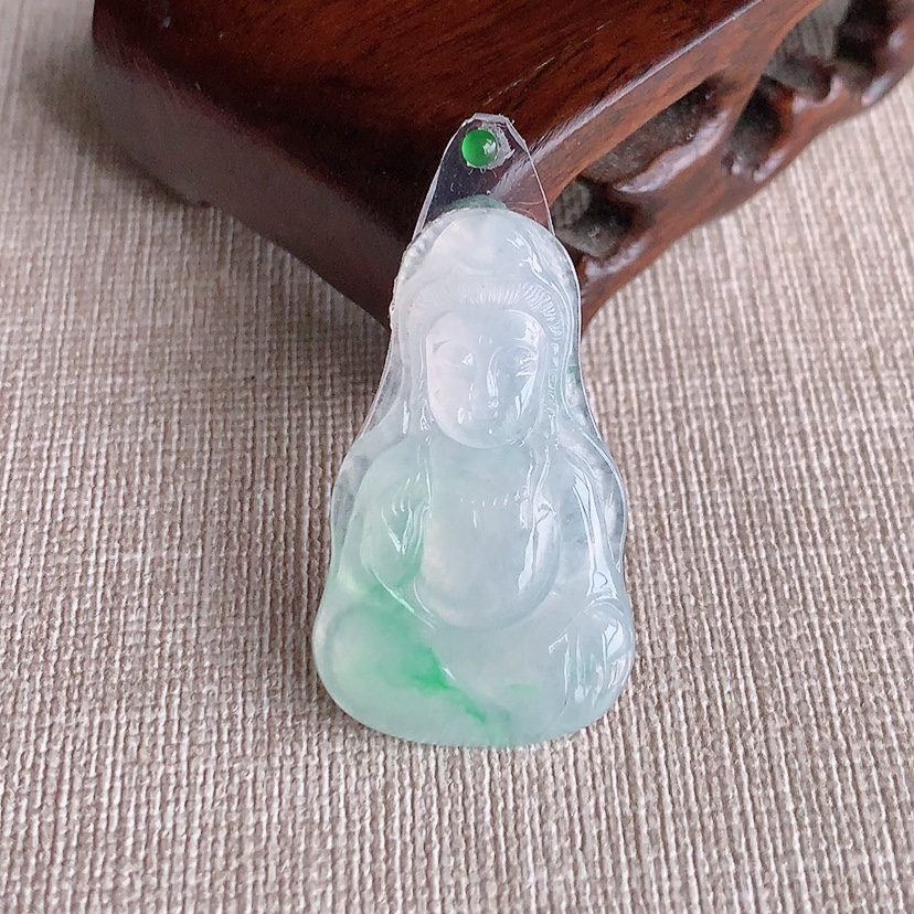 天然A货翡翠飘绿观音镶嵌件 
尺寸34.8-21-4.2mm 重量6.40g 0328