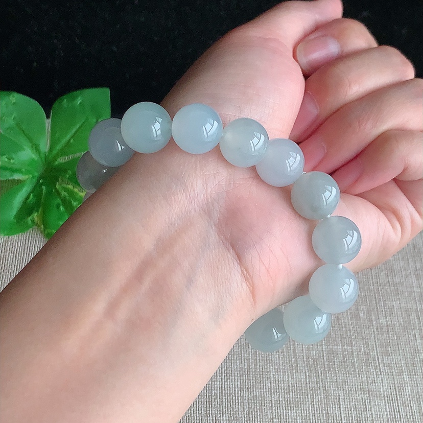 天然A货翡翠白冰白月光圆珠佛珠手串16颗 完
尺寸12mm 重量50.53g 0328