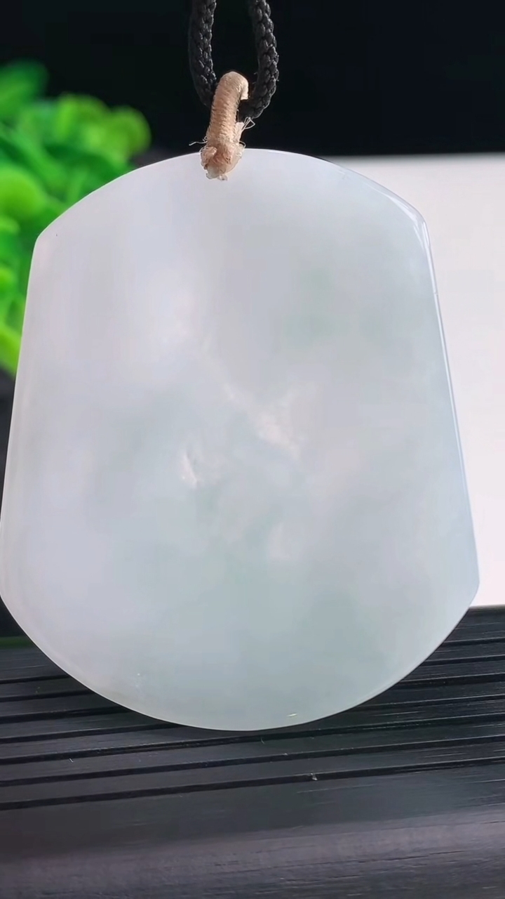 天然A货翡翠飘花文殊菩萨吊坠，尺寸54-45.6-5重量:27.41g
3月29日