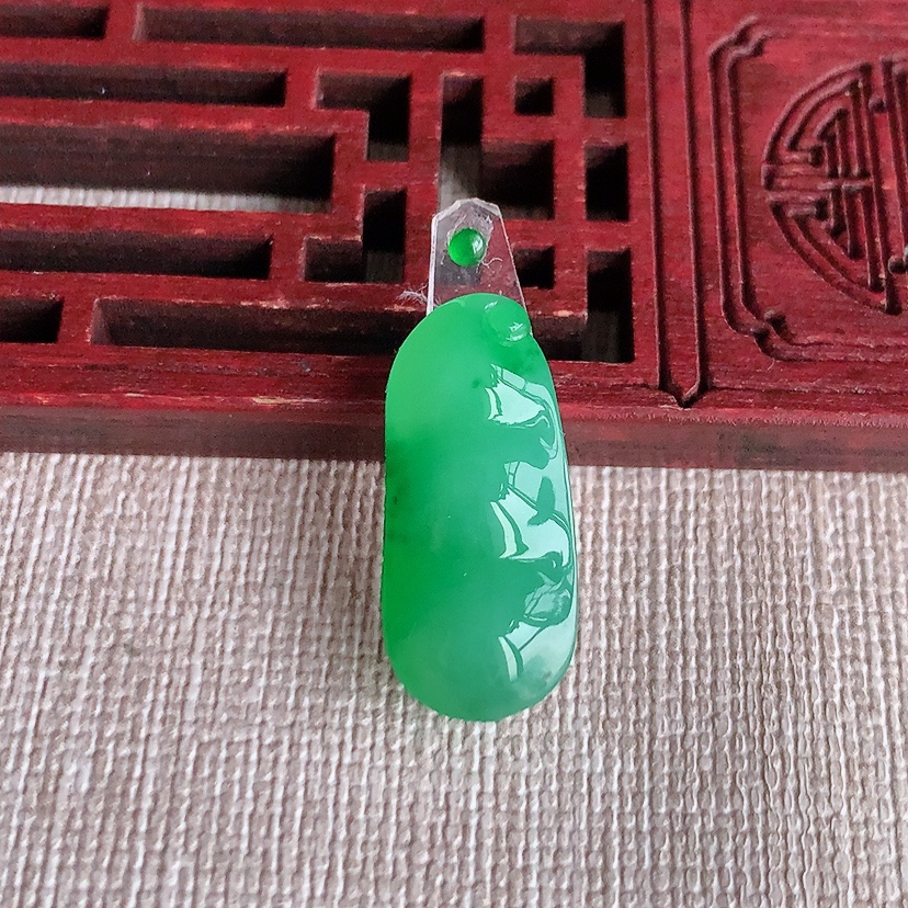 天然A货翡翠满绿四季豆福豆平安豆镶嵌件 
尺寸22.7-10.3-5.2mm 重量2.30g 032