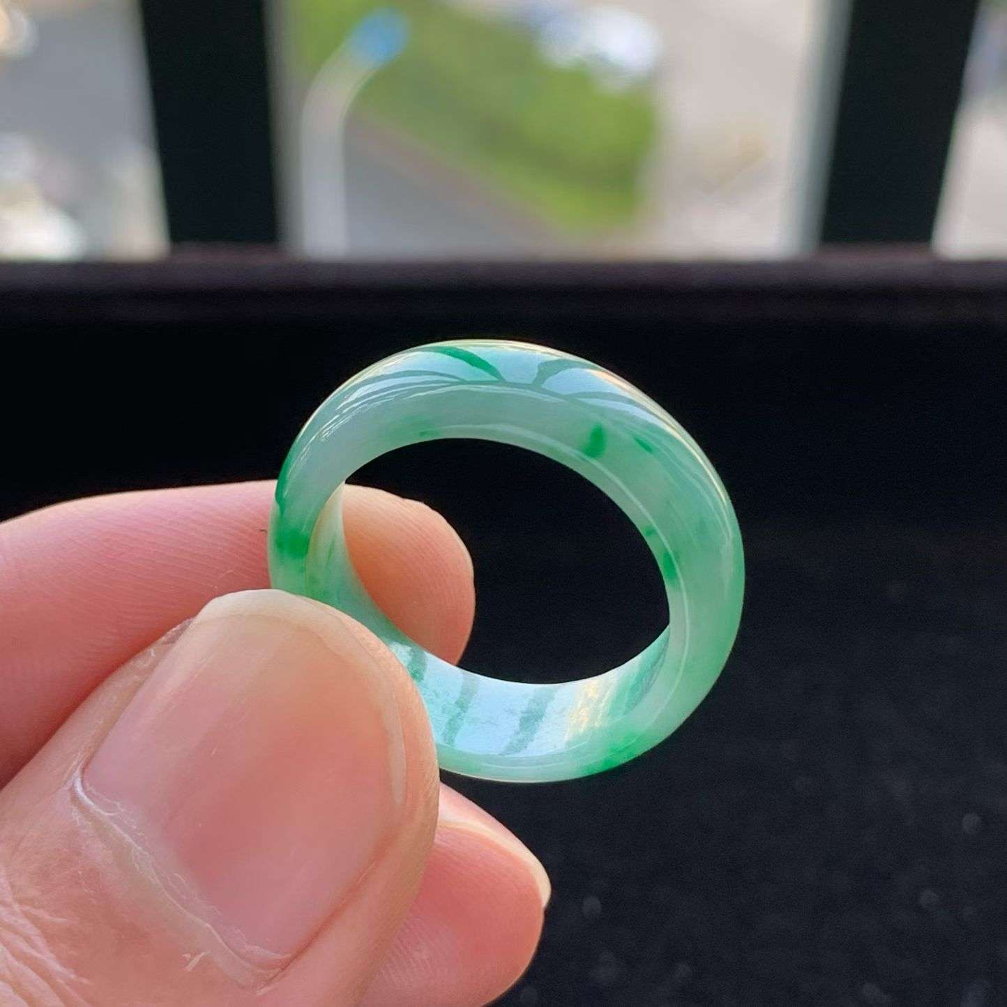 A货天然翡翠冰糯种飘绿戒指17号重量3.92
3月29日