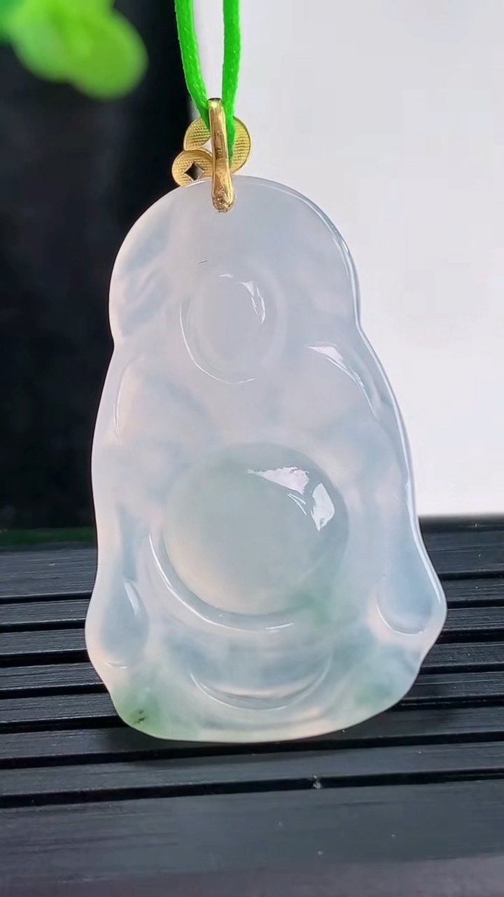 天然A货翡翠种飘花财神爷吊坠，尺寸32.5-21.5-4.8重量:5.73g
3月29日