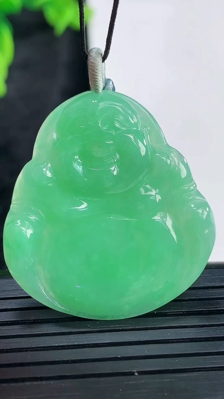 天然A货翡翠佛公吊坠，尺寸36-33.5-3.8重量:9.04g
3月29日