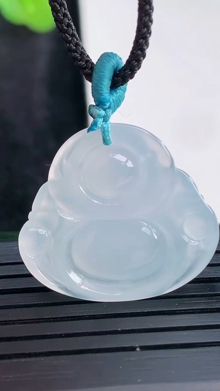 天然A货翡翠佛公吊坠，尺寸23-26-6重量:5.33g
3月29日