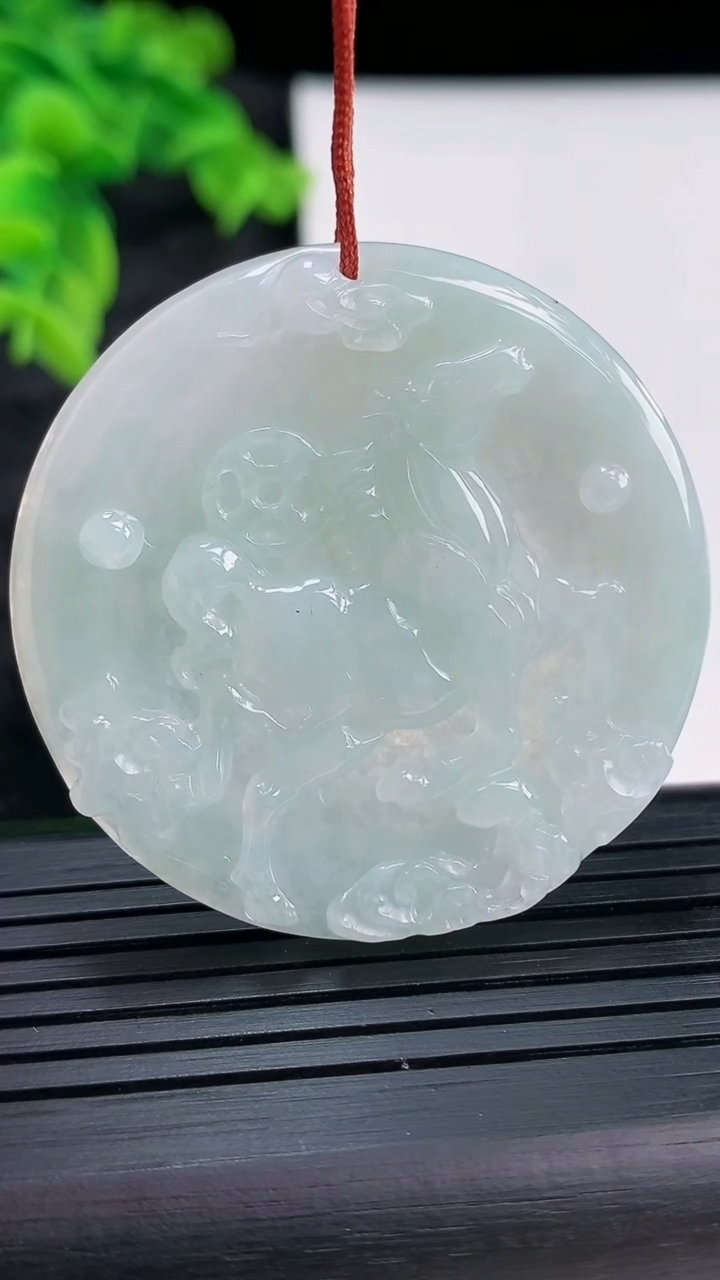 天然A货翡翠生肖马吊坠，尺寸42-5.5重量:19.81g
3月29日