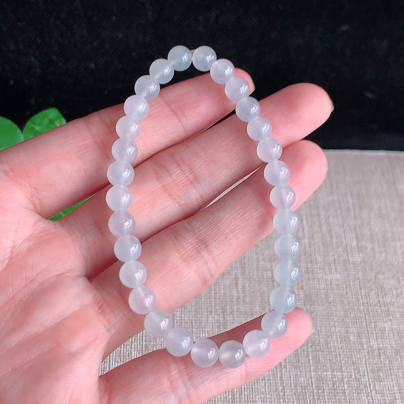 天然A货翡翠白月光圆珠佛珠手串30颗 
尺寸5.8mm 重量11.22g 0328