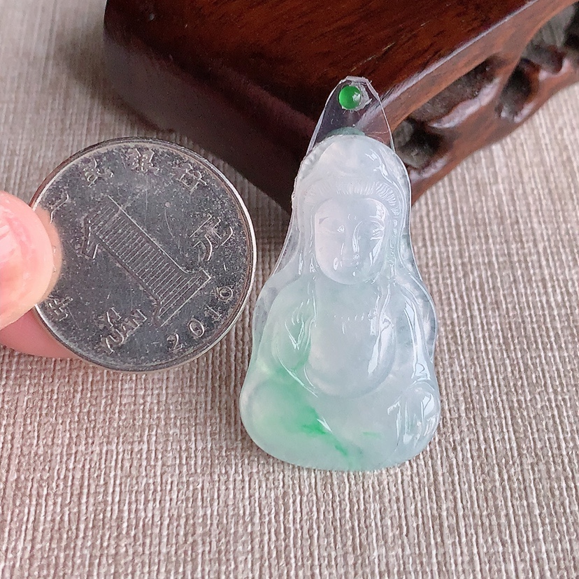 天然A货翡翠飘绿观音镶嵌件 
尺寸34.8-21-4.2mm 重量6.40g 0328