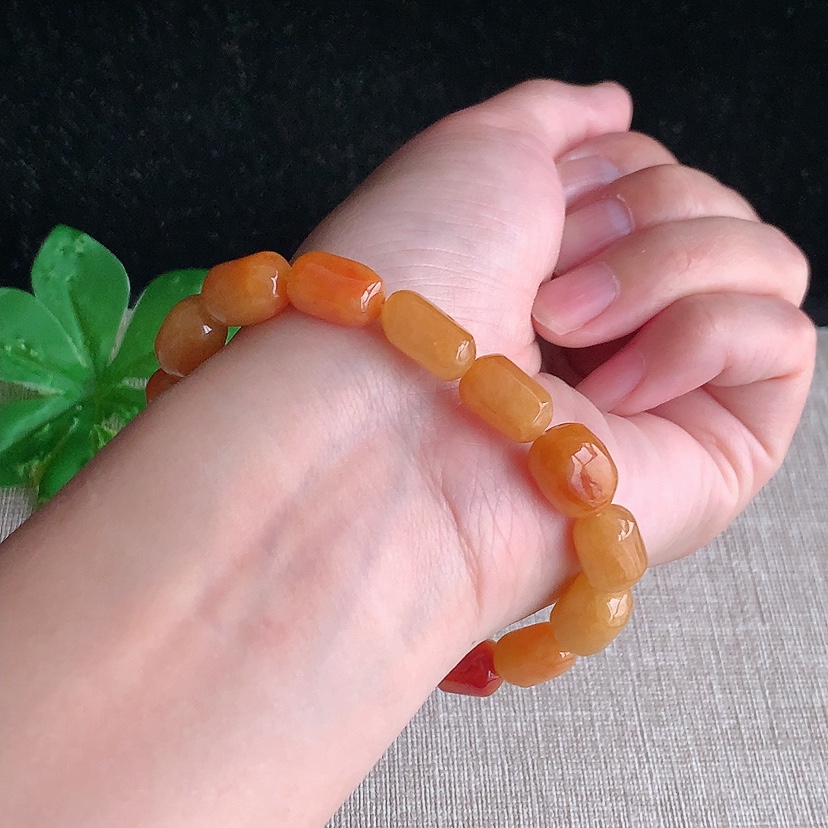 天然A货翡翠红翡路路通手串15颗 
尺寸14-9mm 重量28.28g 0328