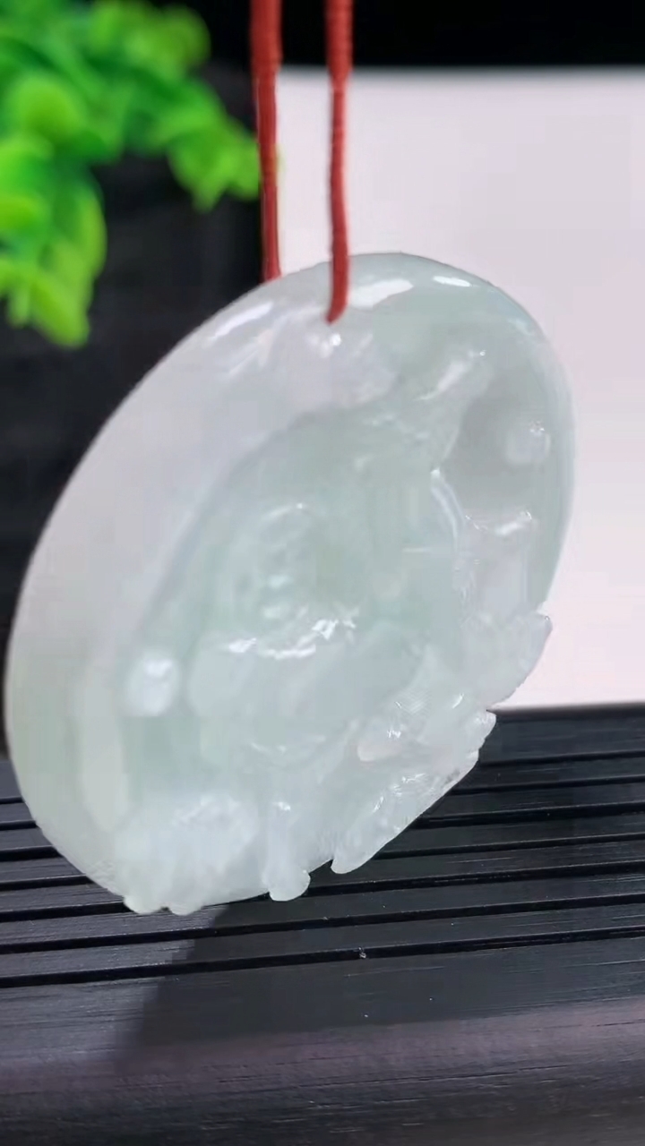 天然A货翡翠生肖马吊坠，尺寸42-5.5重量:19.81g
3月29日