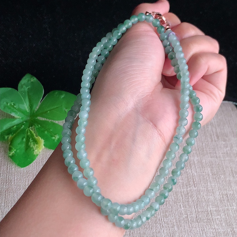 天然A货翡翠飘花圆珠项链毛衣链128颗 
尺寸4.8mm 重量26.30g 0328