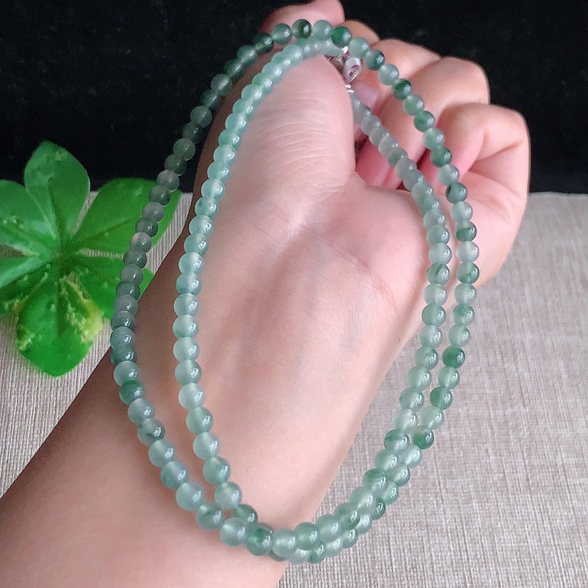 天然A货翡翠飘花圆珠项链毛衣链127颗 
尺寸4.8mm 重量24.80g 0328