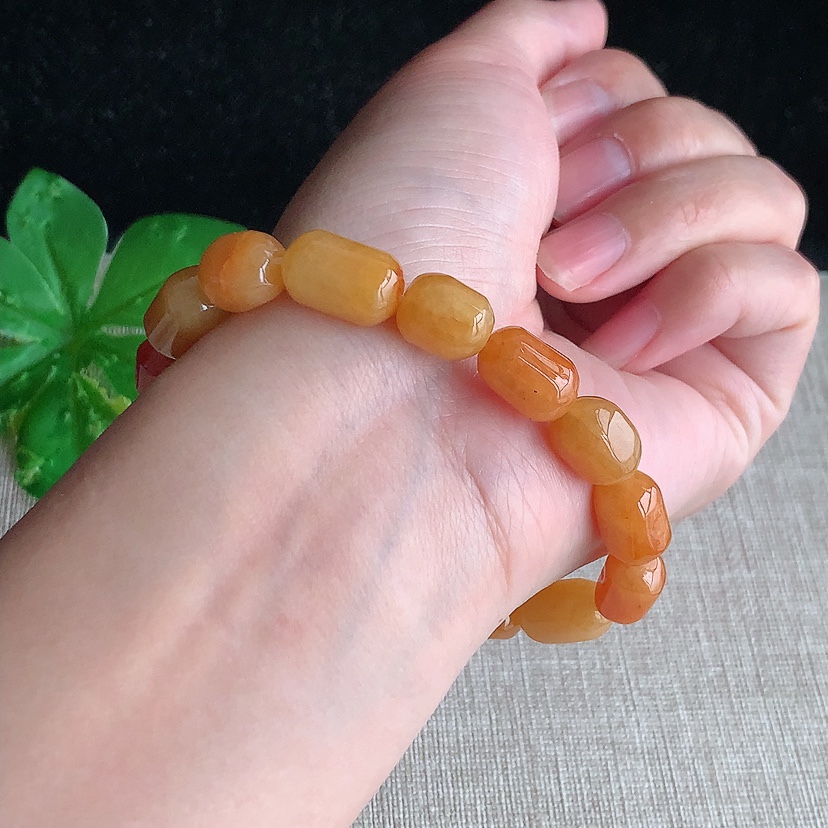 天然A货翡翠红翡路路通手串15颗 
尺寸14-9mm 重量28.28g 0328