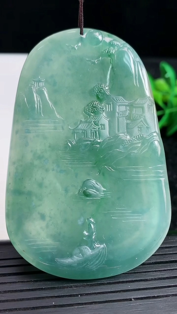 天然A货翡翠山水牌吊坠，尺寸71.6-46.5-6.2，重:44.48g
3月29日