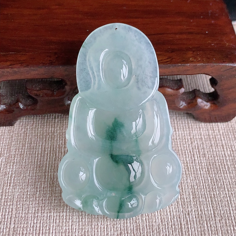 天然A货翡翠飘花正装观音吊坠 
尺寸52.2-33-6mm 重量15.48g 0328