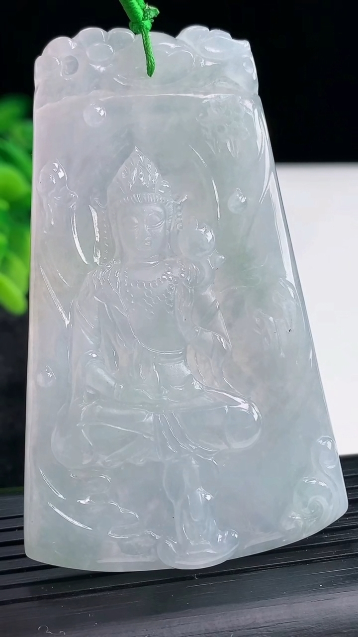 天然A货翡翠大势至观音菩萨吊坠，尺寸74-44-5重量:33.70g
3月29日