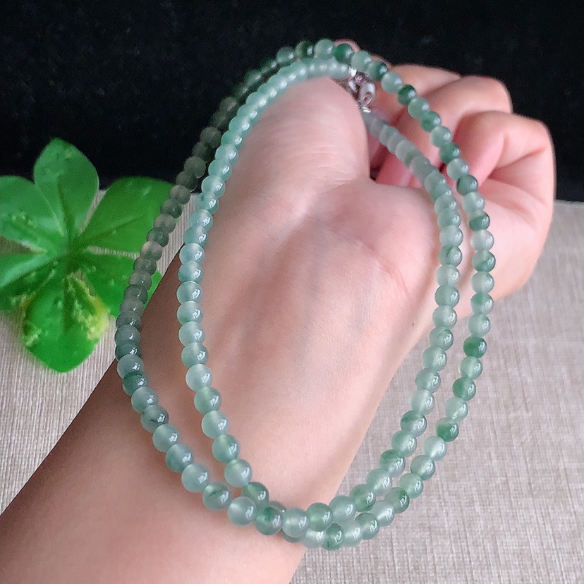 天然A货翡翠飘花圆珠项链毛衣链127颗 
尺寸4.8mm 重量24.80g 0328