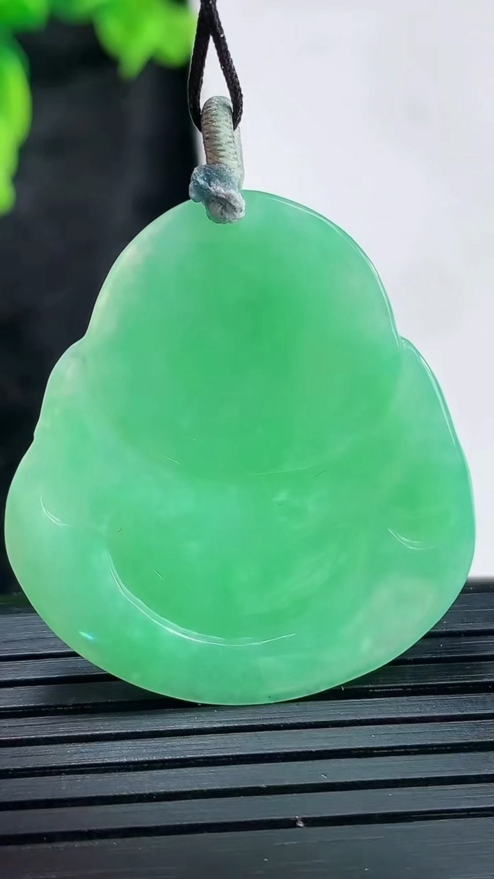 天然A货翡翠佛公吊坠，尺寸36-33.5-3.8重量:9.04g
3月29日
