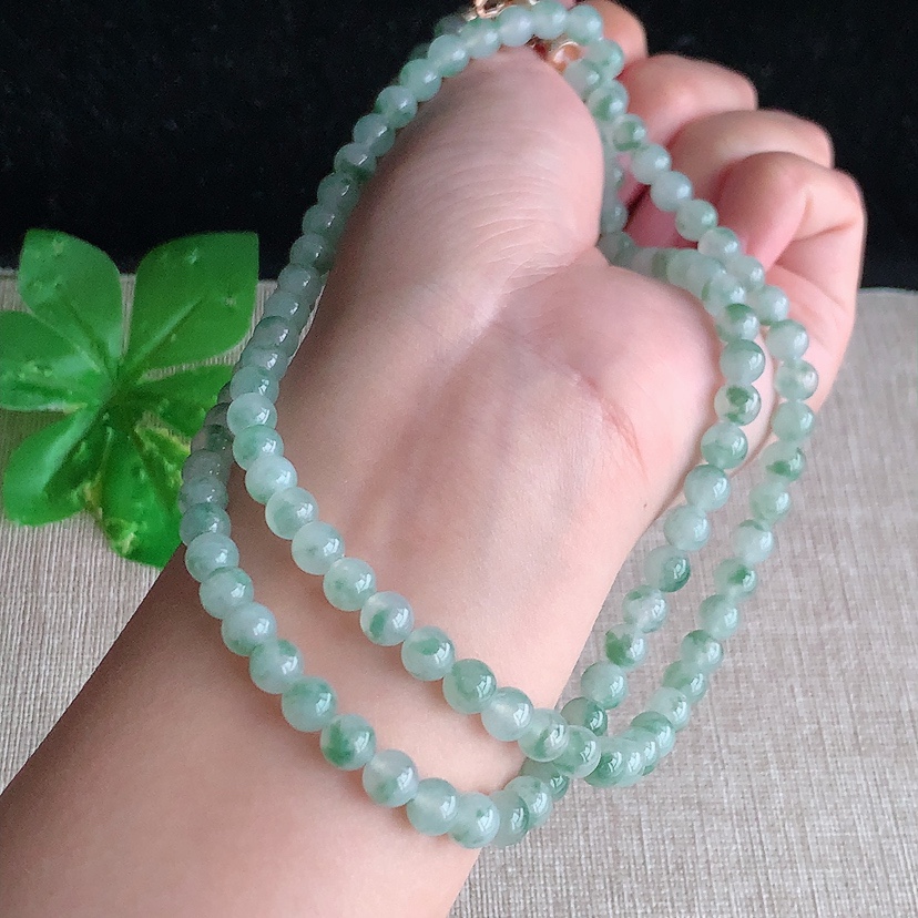 天然A货翡翠飘花圆珠项链毛衣链108颗 
尺寸6mm 重量43.20g 0328