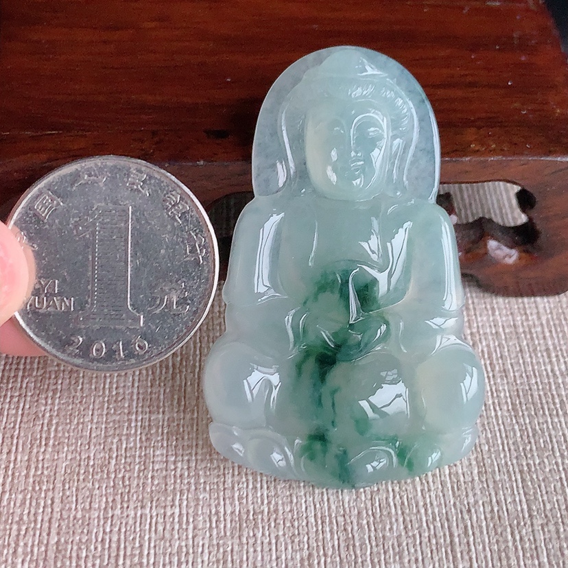 天然A货翡翠飘花正装观音吊坠 
尺寸52.2-33-6mm 重量15.48g 0328