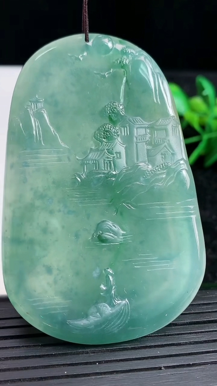 天然A货翡翠山水牌吊坠，尺寸71.6-46.5-6.2，重:44.48g
3月29日