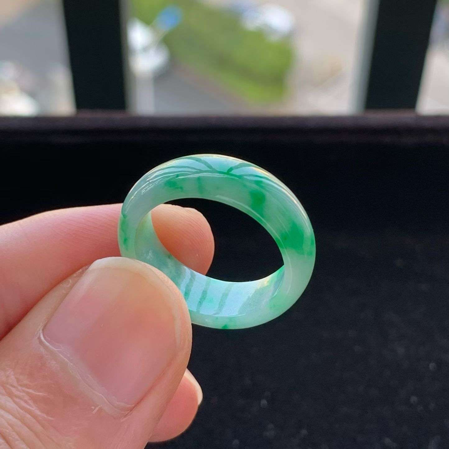 A货天然翡翠冰糯种飘绿戒指17号重量3.92
3月29日