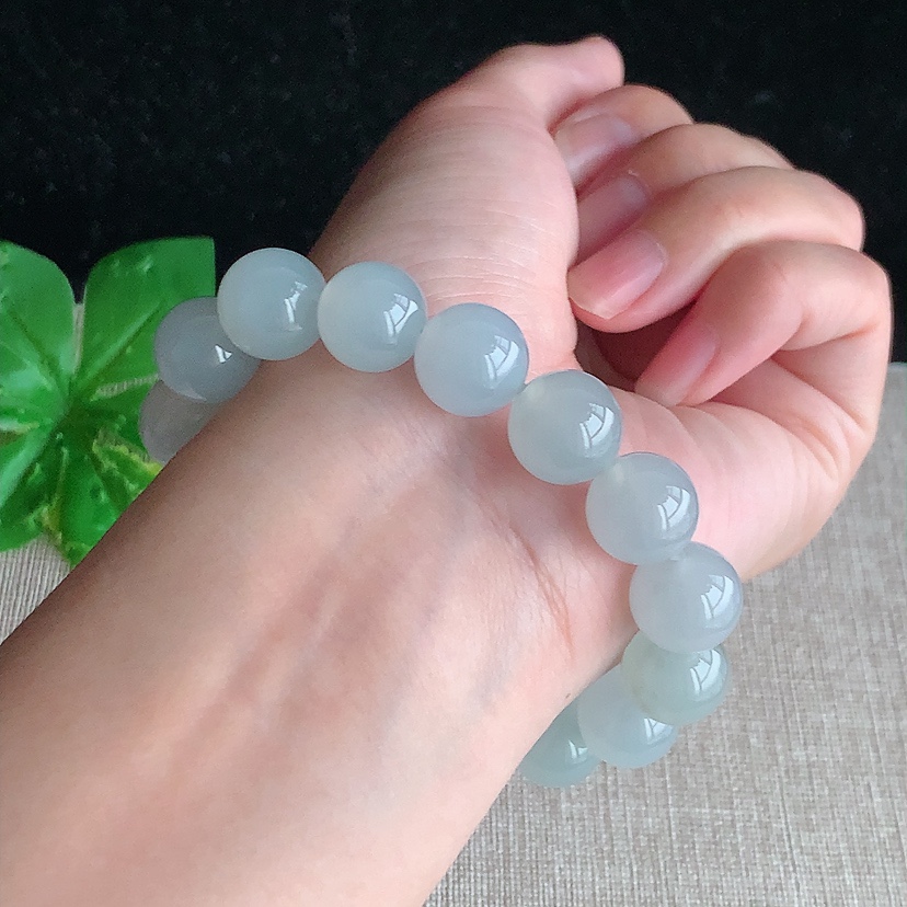 天然A货翡翠白冰白月光圆珠佛珠手串16颗 完
尺寸12mm 重量50.53g 0328