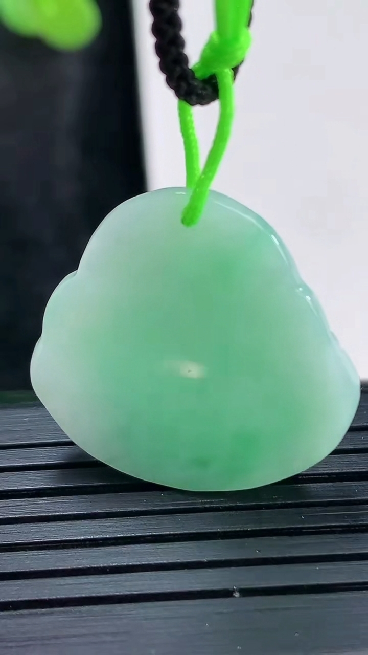 天然A货翡翠佛公吊坠，尺寸24-25.5-5.5重量:6.11g
3月29日