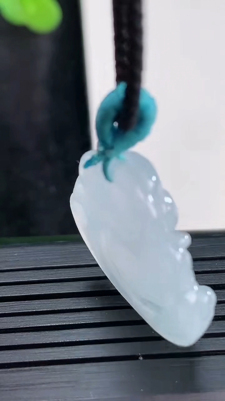 天然A货翡翠佛公吊坠，尺寸23-26-6重量:5.33g
3月29日