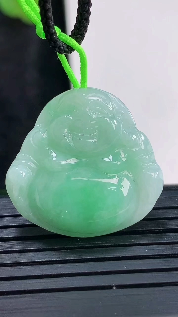 天然A货翡翠佛公吊坠，尺寸24-25.5-5.5重量:6.11g
3月29日