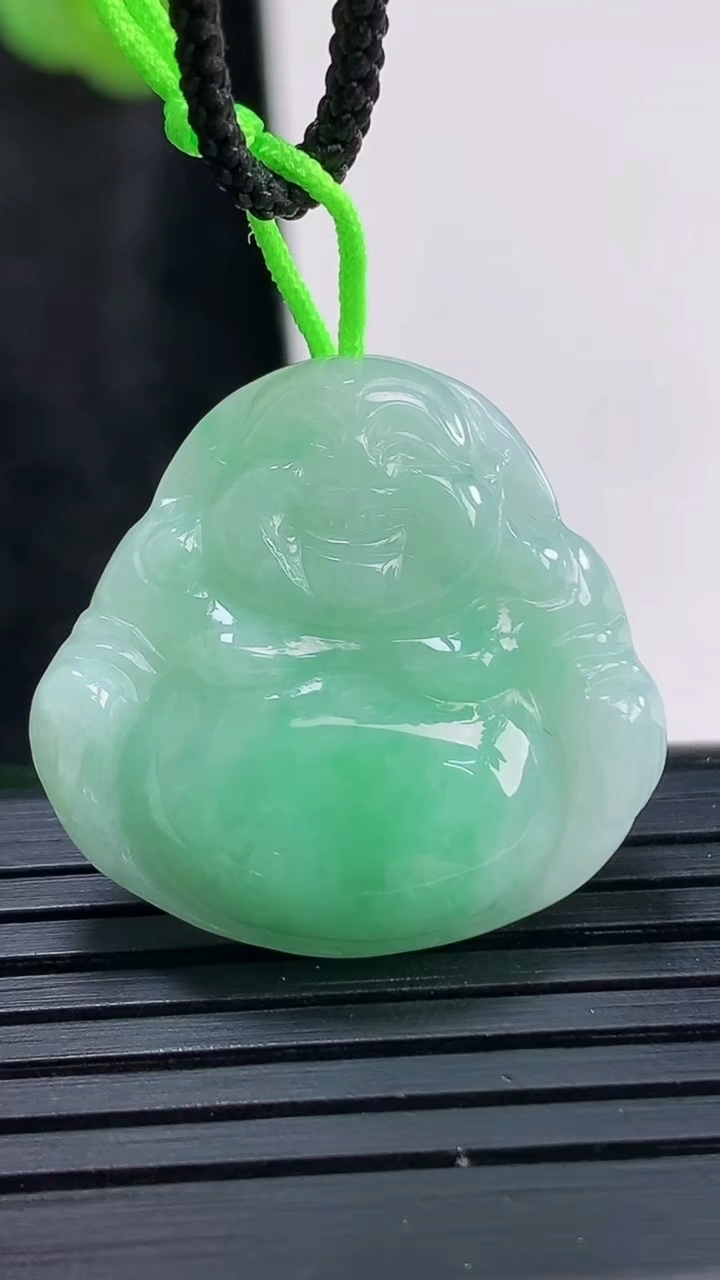 天然A货翡翠佛公吊坠，尺寸24-25.5-5.5重量:6.11g
3月29日