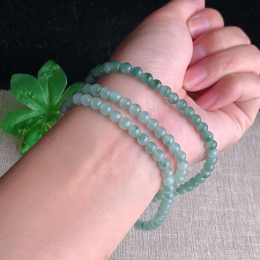 天然A货翡翠飘花圆珠项链毛衣链128颗 
尺寸4.8mm 重量26.30g 0328