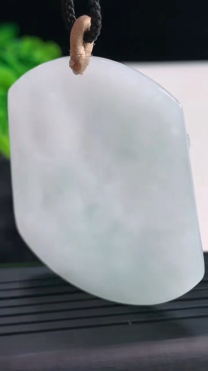 天然A货翡翠飘花文殊菩萨吊坠，尺寸54-45.6-5重量:27.41g
3月29日