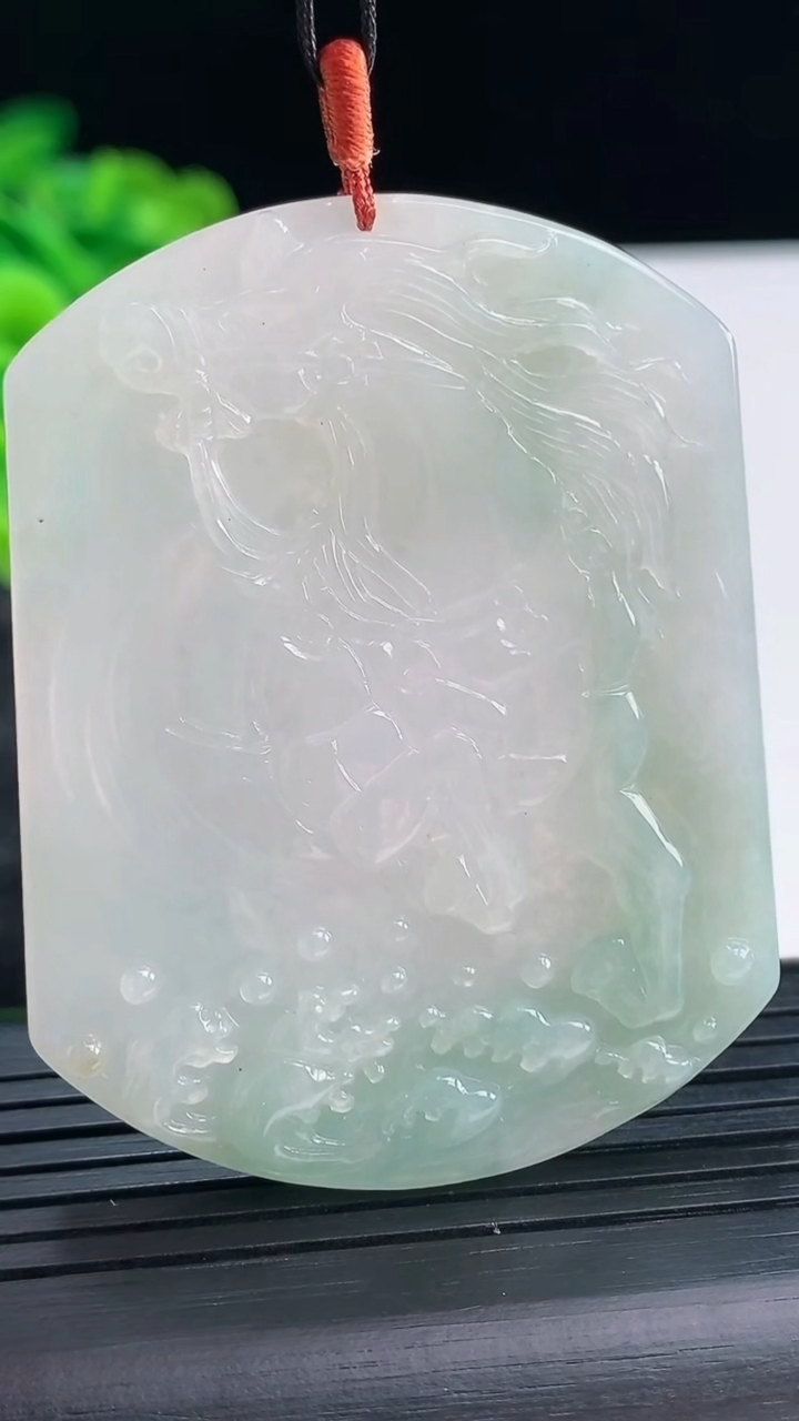 天然A货翡翠生肖马吊坠，尺寸55-43-5.5重量:29.03g
3月29日