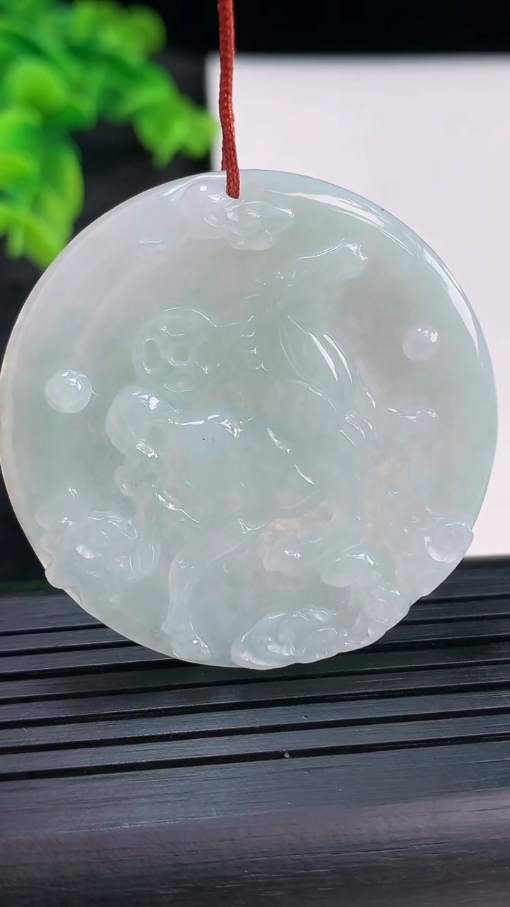 天然A货翡翠生肖马吊坠，尺寸42-5.5重量:19.81g
3月29日