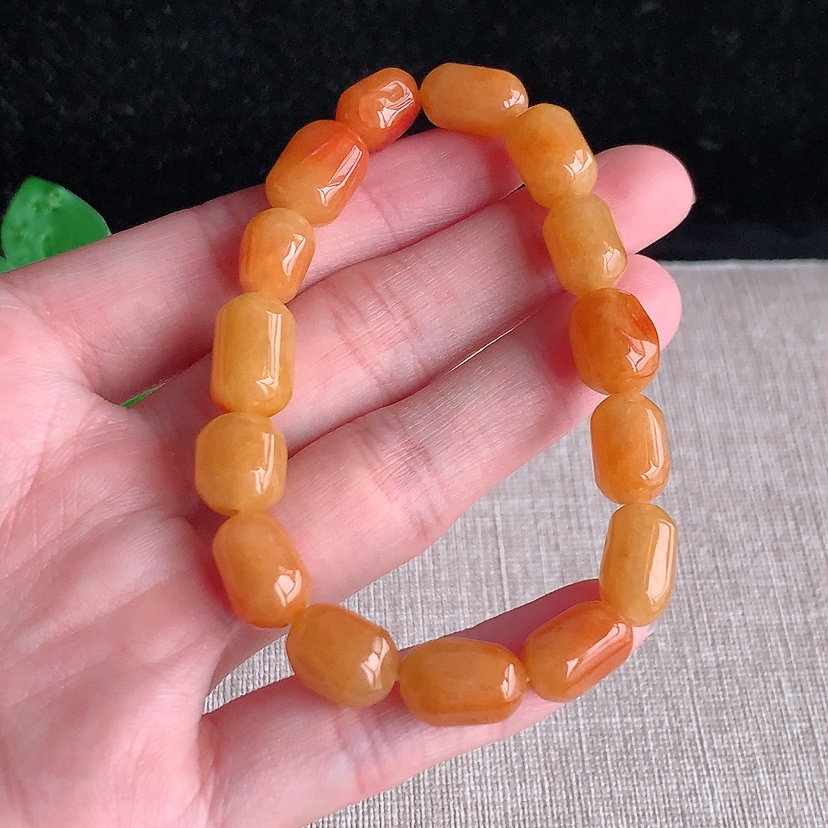 天然A货翡翠红翡路路通手串15颗 
尺寸14-9mm 重量28.28g 0328