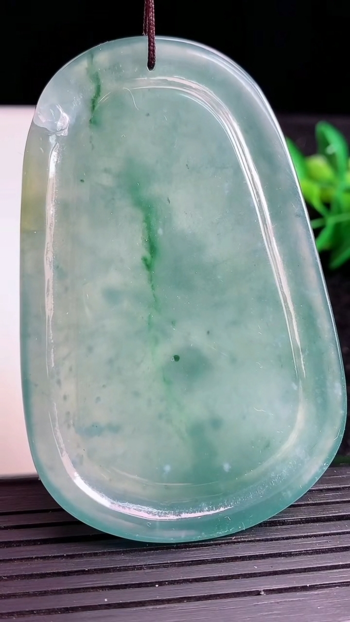 天然A货翡翠山水牌吊坠，尺寸71.6-46.5-6.2，重:44.48g
3月29日