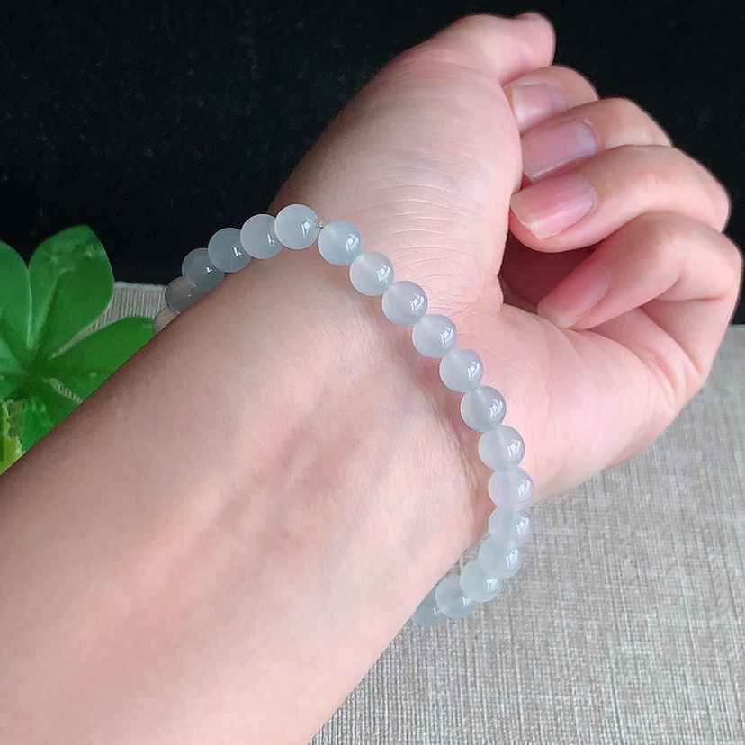 天然A货翡翠白月光圆珠佛珠手串30颗 
尺寸5.8mm 重量11.22g 0328